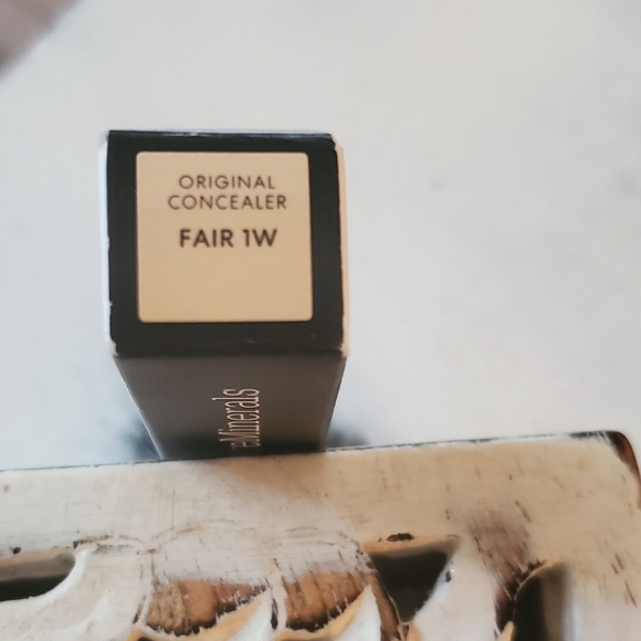 *SALE* bareMinerals Liquid Mineral Concealer in Fair 1W - Picture 5 of 5